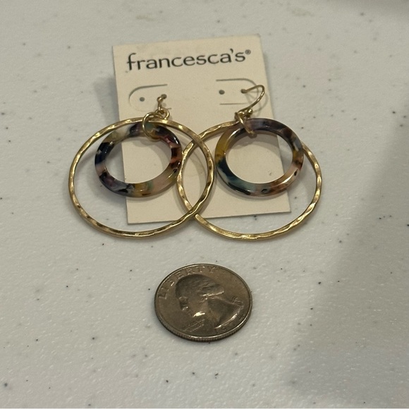 NWT Francesca’s Earrings gold tone hammered circles w/ acrylic marbled circle - Picture 6 of 7